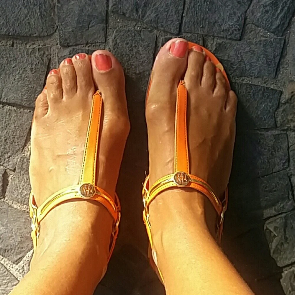Tommy flat orange sandles 🗽 - Picture 1 of 4